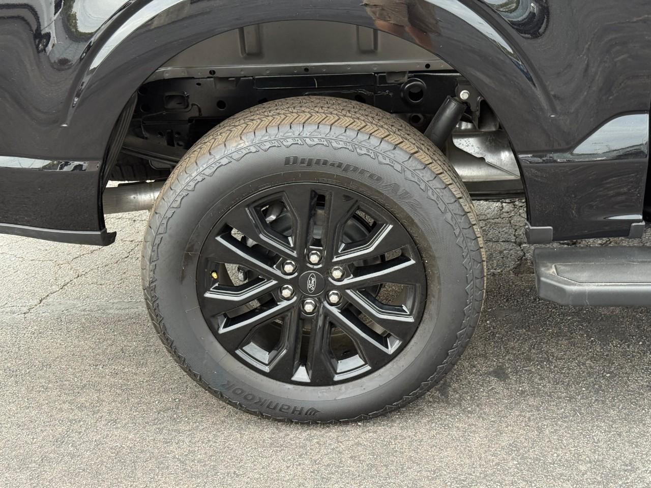 Ford F-150 Vehicle Full-screen Gallery Image 04