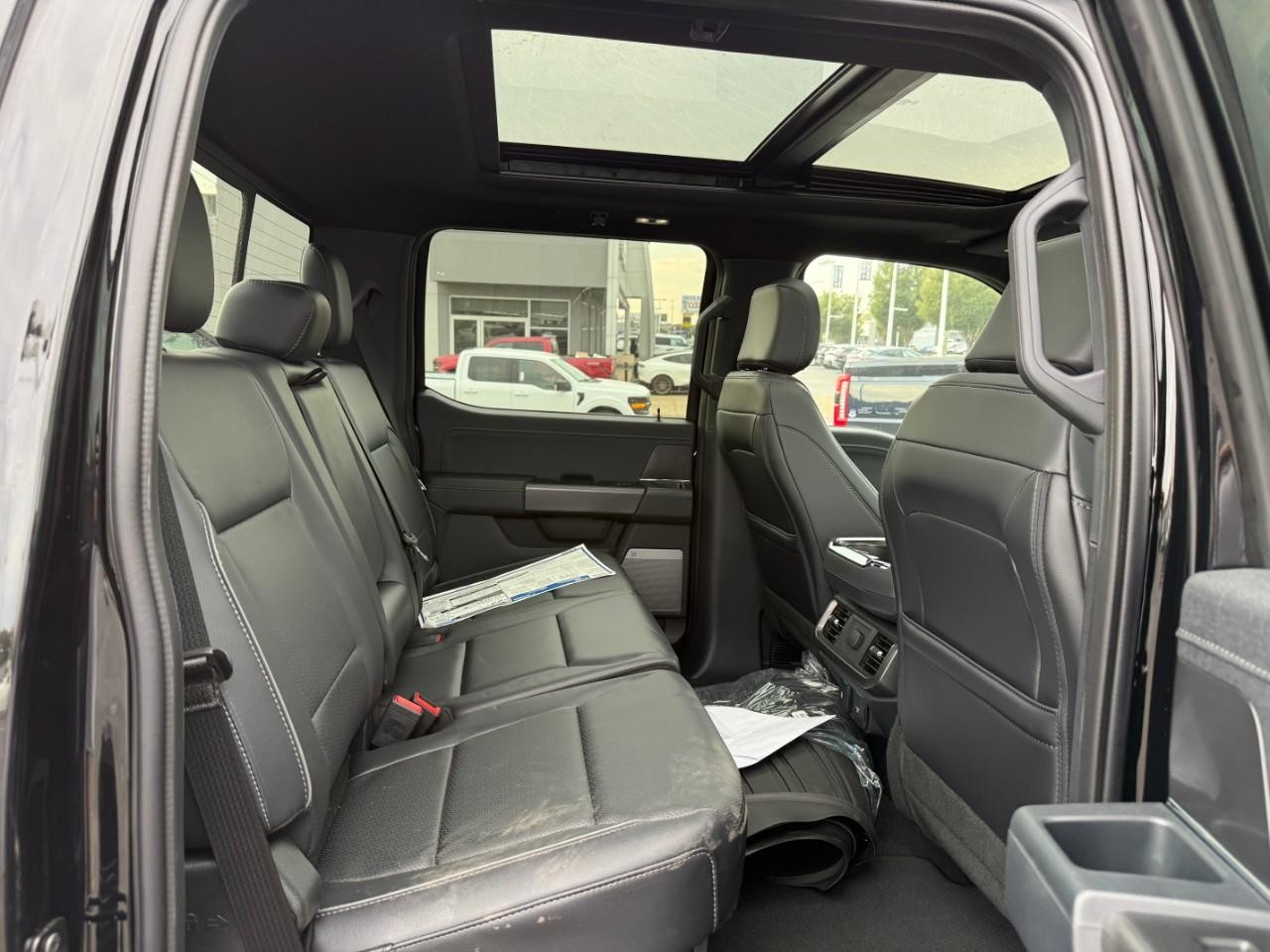 Ford F-150 Vehicle Full-screen Gallery Image 05