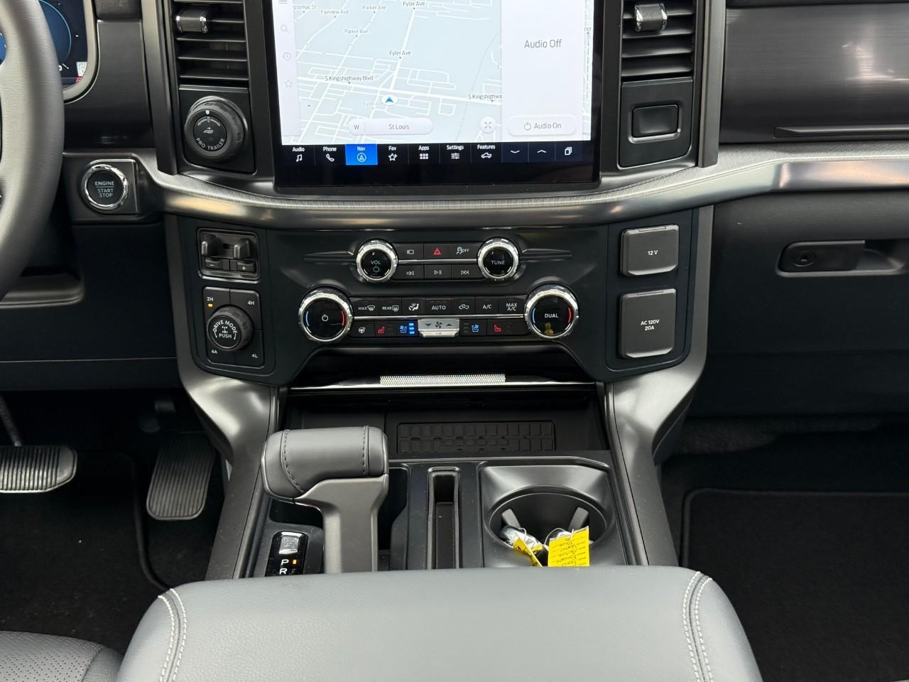 Ford F-150 Vehicle Full-screen Gallery Image 09