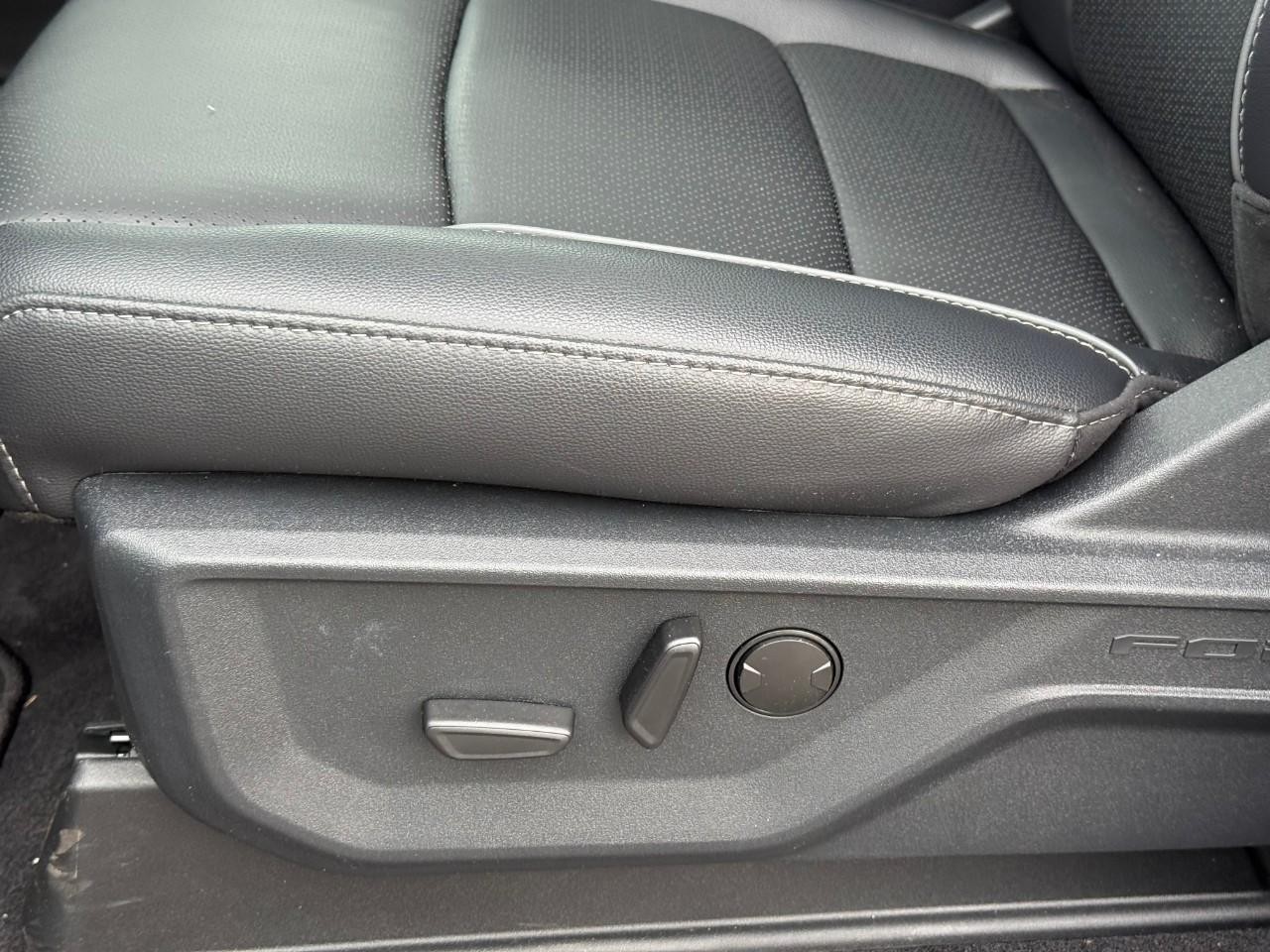 Ford F-150 Vehicle Full-screen Gallery Image 13