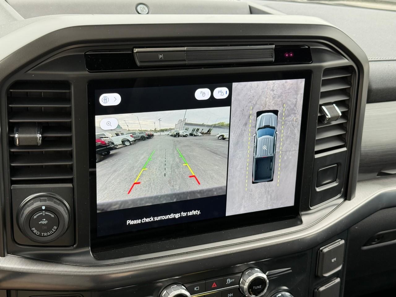 Ford F-150 Vehicle Full-screen Gallery Image 15