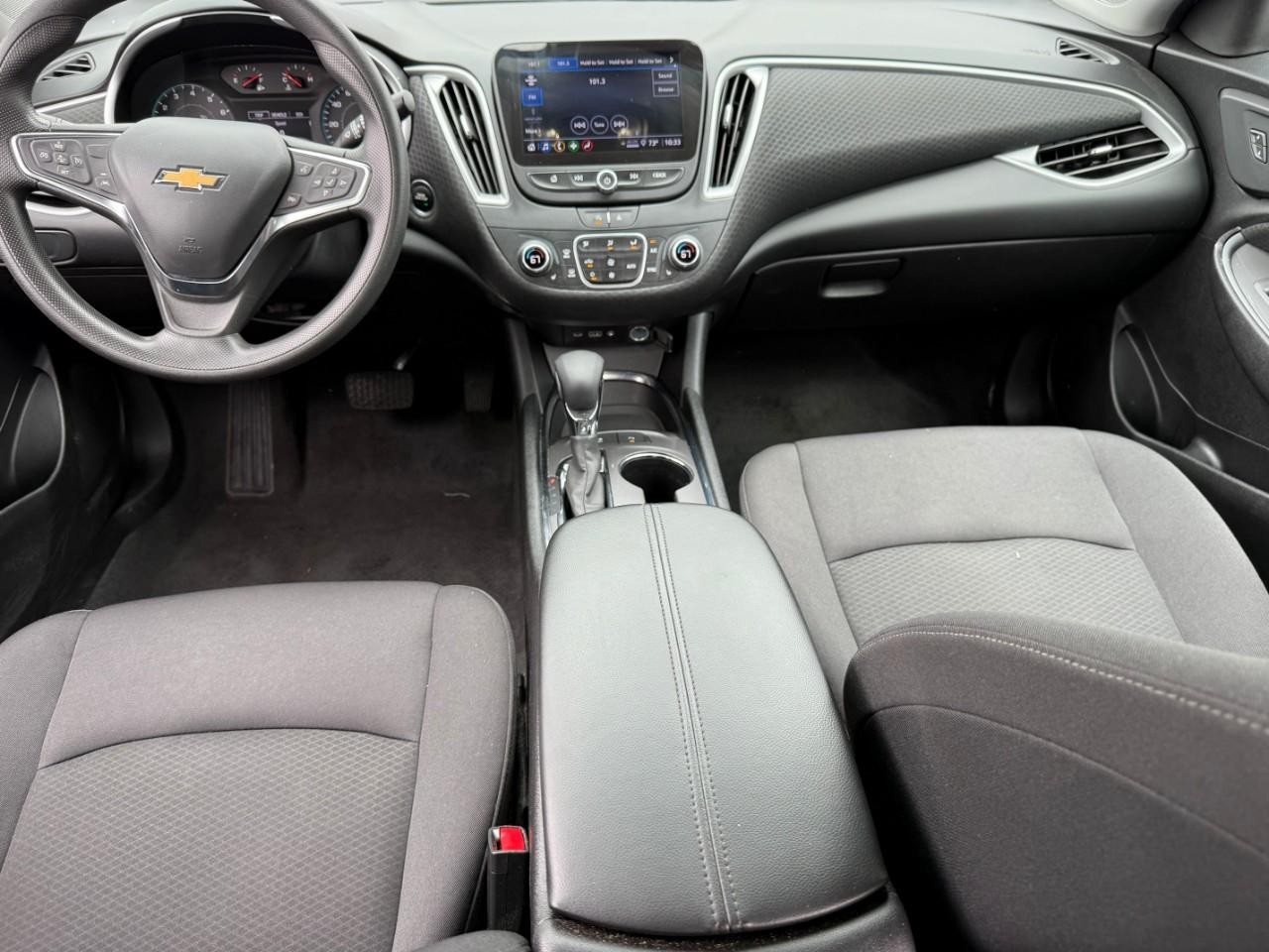 Chevrolet Malibu Vehicle Full-screen Gallery Image 06