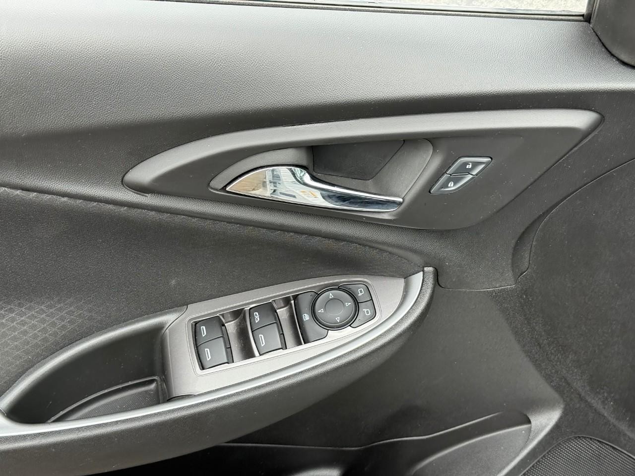 Chevrolet Malibu Vehicle Full-screen Gallery Image 10