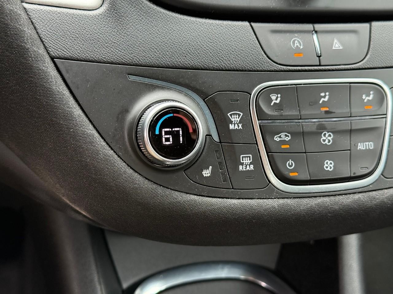 Chevrolet Malibu Vehicle Full-screen Gallery Image 18