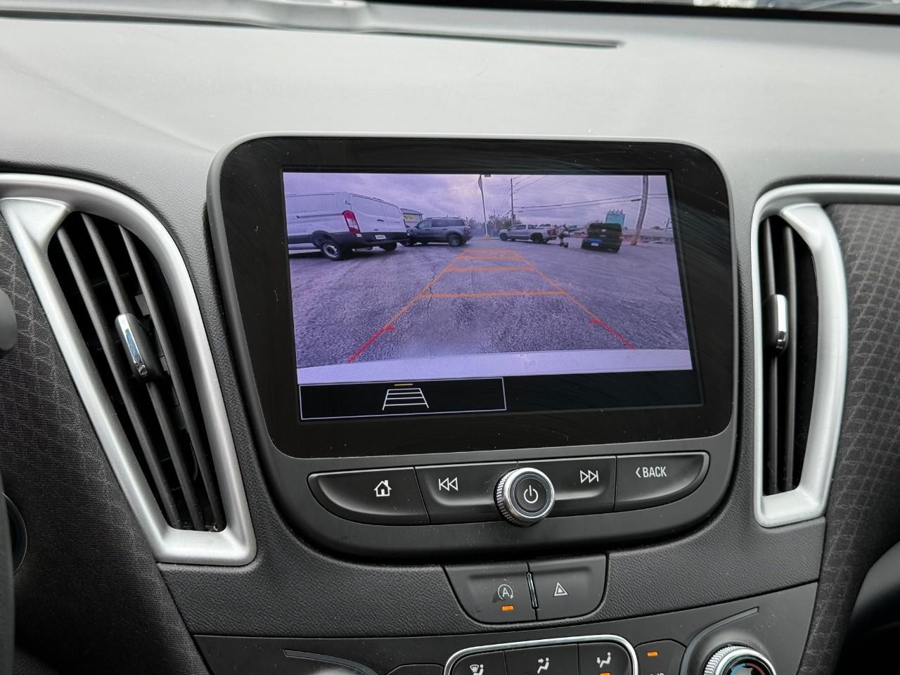 Chevrolet Malibu Vehicle Full-screen Gallery Image 19