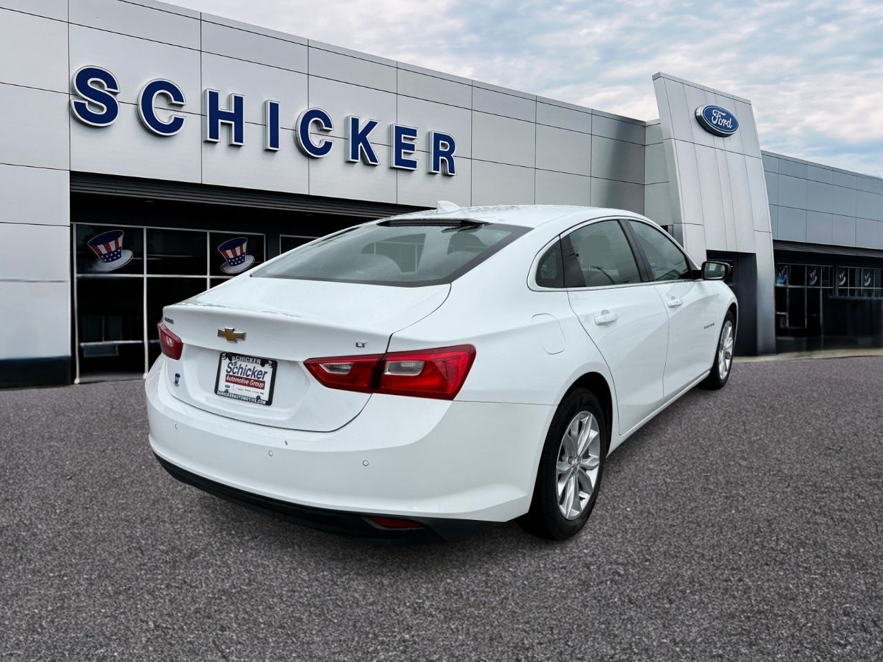 Chevrolet Malibu Vehicle Full-screen Gallery Image 02