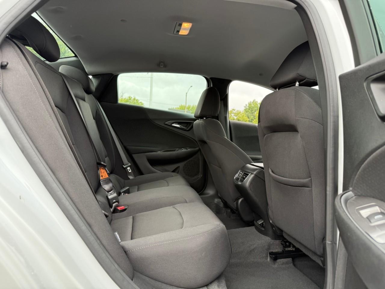 Chevrolet Malibu Vehicle Full-screen Gallery Image 05