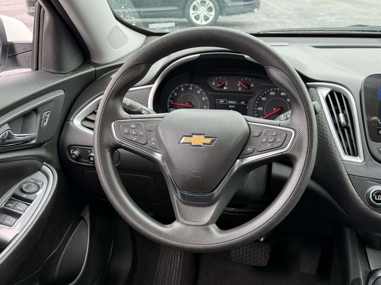 Chevrolet Malibu Vehicle Full-screen Gallery Image 07
