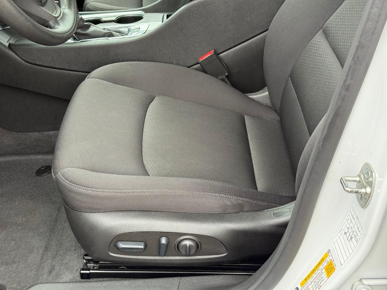 Chevrolet Malibu Vehicle Full-screen Gallery Image 11
