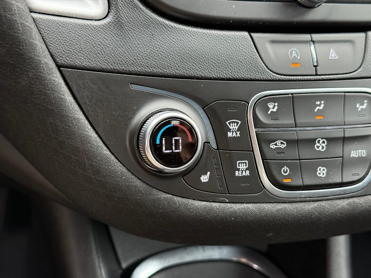 Chevrolet Malibu Vehicle Full-screen Gallery Image 17