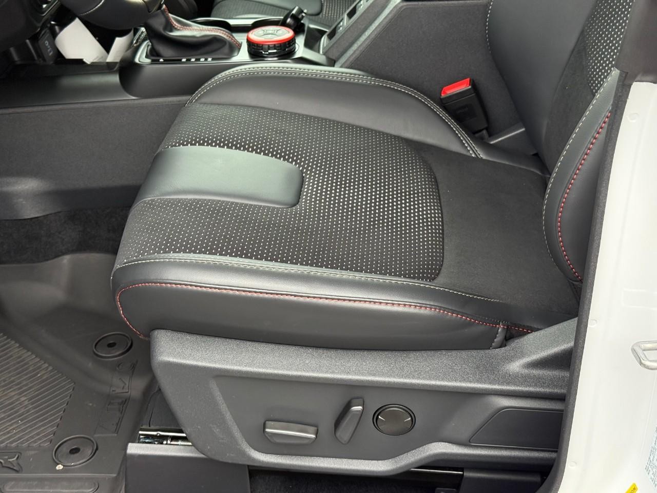 Ford Bronco Vehicle Full-screen Gallery Image 07