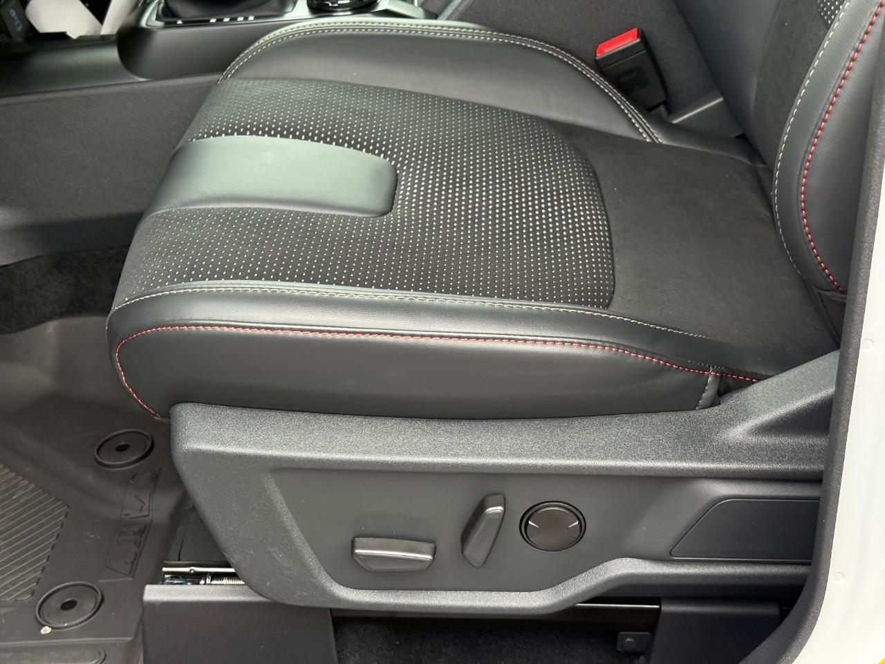 Ford Bronco Vehicle Full-screen Gallery Image 08