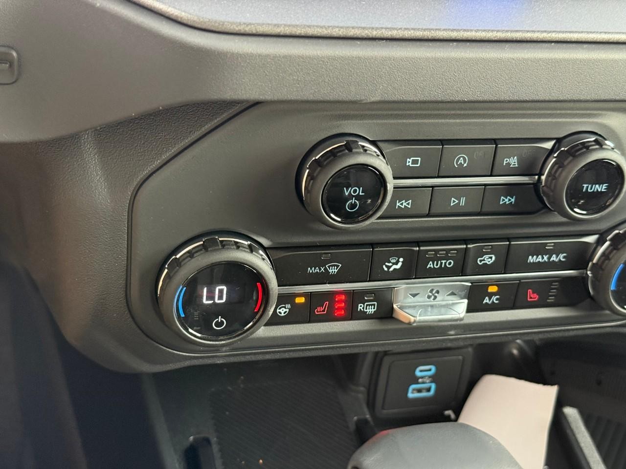 Ford Bronco Vehicle Full-screen Gallery Image 12