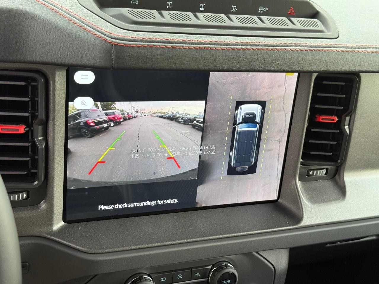 Ford Bronco Vehicle Full-screen Gallery Image 13