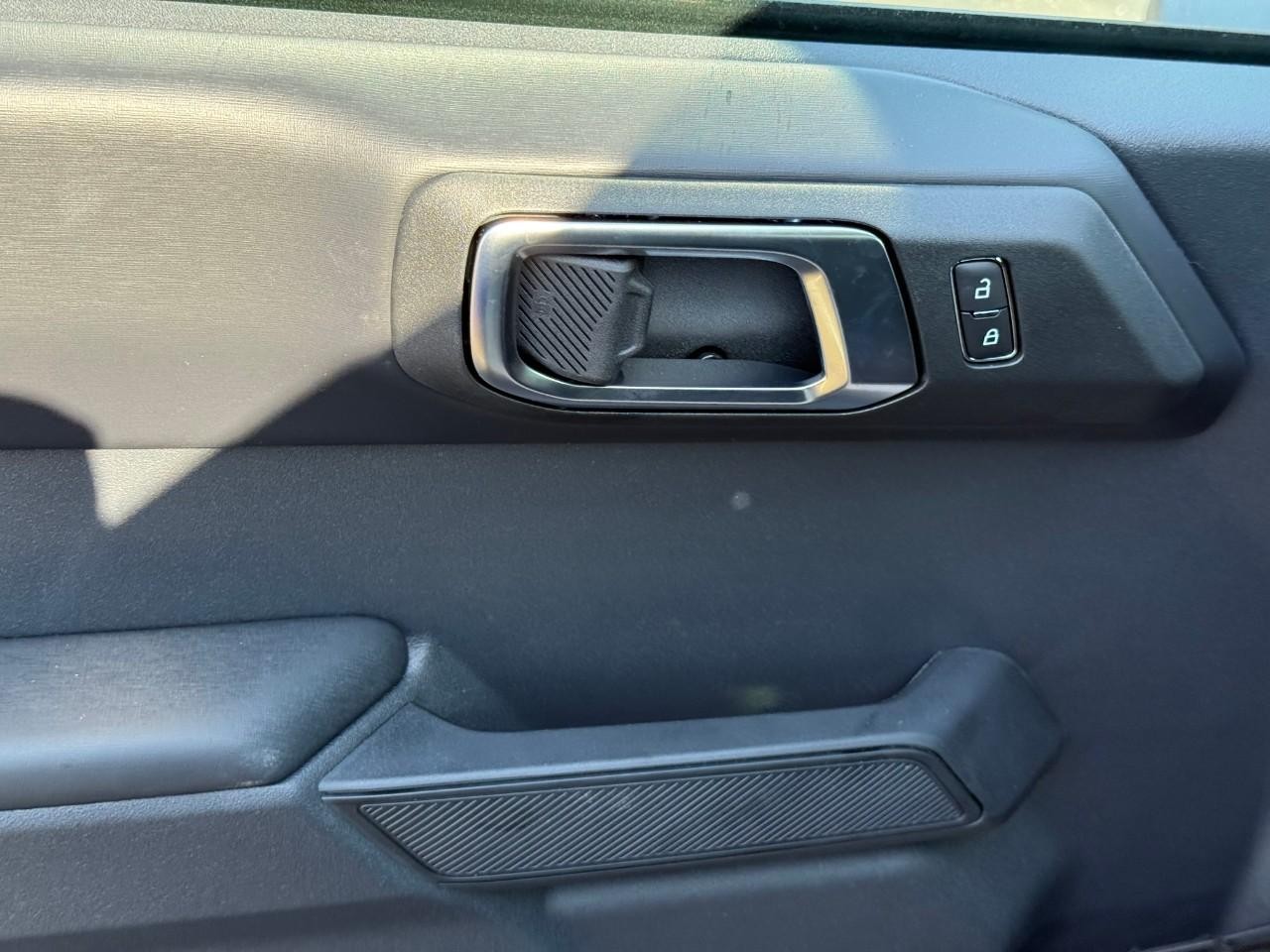 Ford Bronco Vehicle Full-screen Gallery Image 10