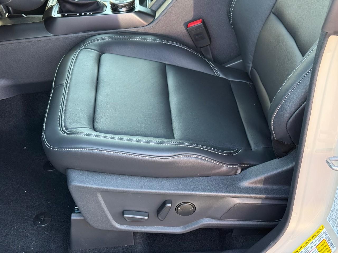 Ford Bronco Vehicle Full-screen Gallery Image 11