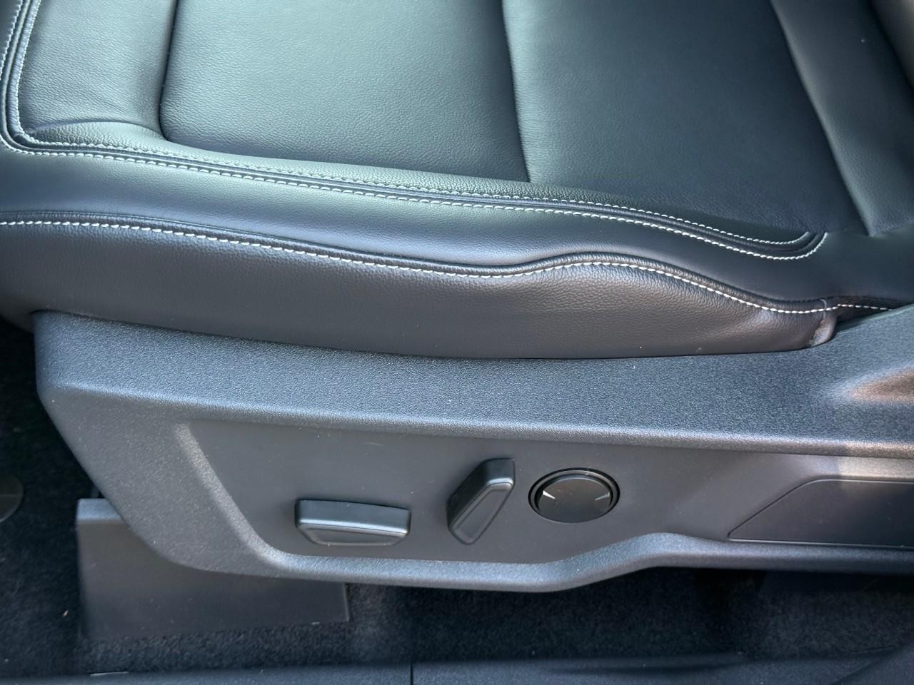 Ford Bronco Vehicle Full-screen Gallery Image 12