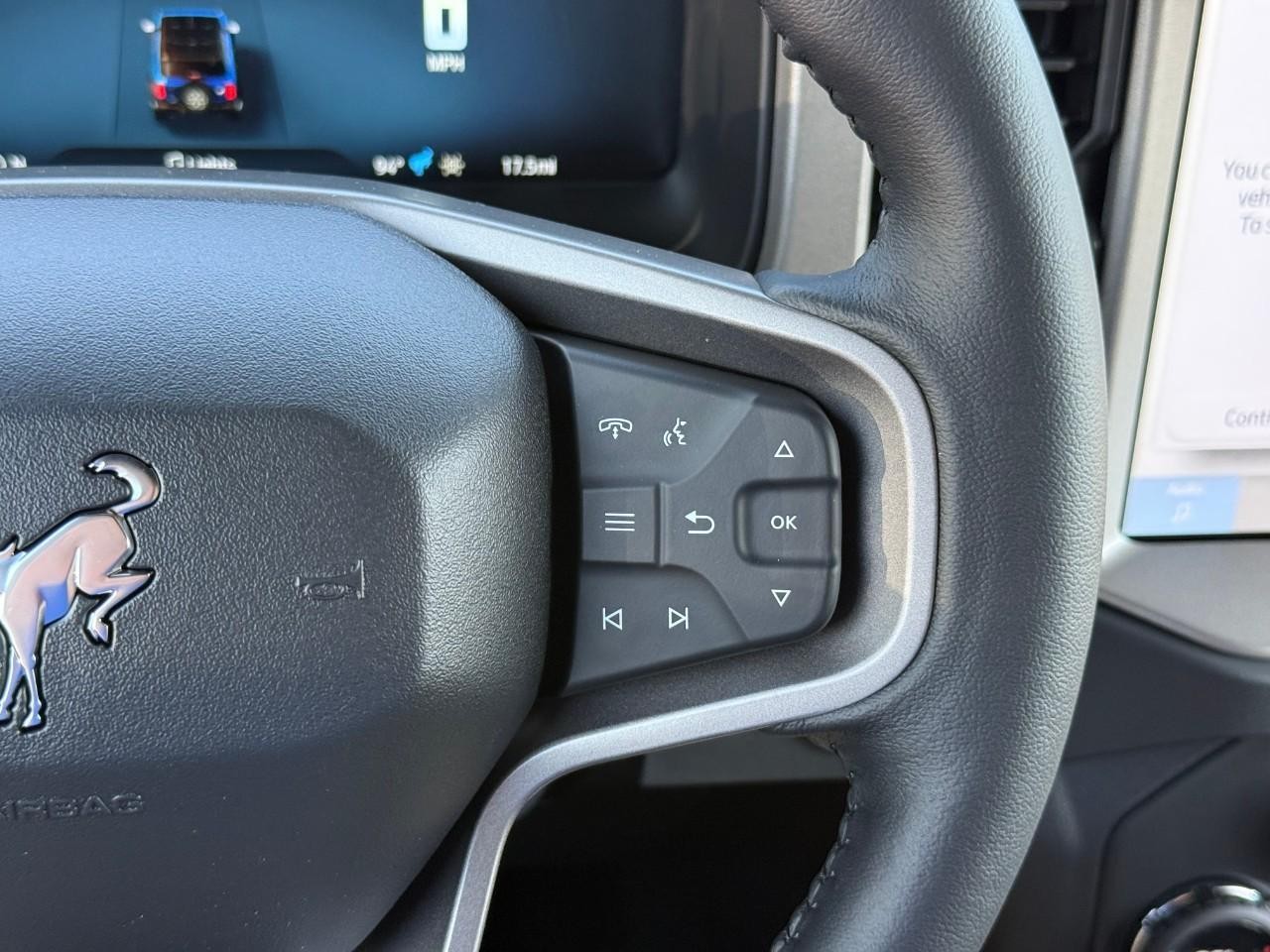 Ford Bronco Vehicle Full-screen Gallery Image 14