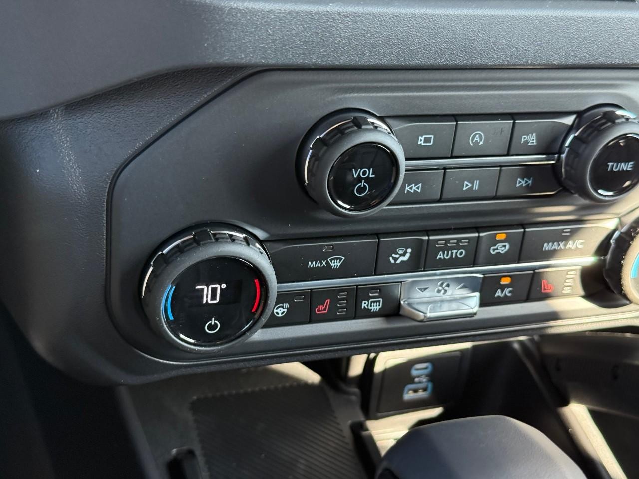 Ford Bronco Vehicle Full-screen Gallery Image 16