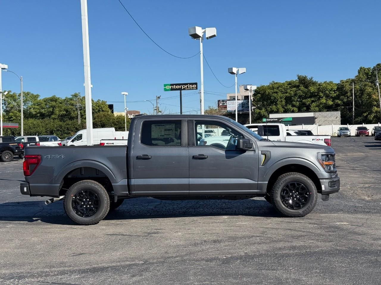 Ford F-150 Vehicle Full-screen Gallery Image 02