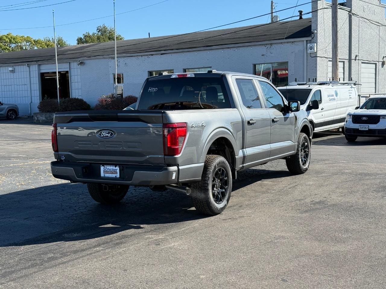 Ford F-150 Vehicle Full-screen Gallery Image 03