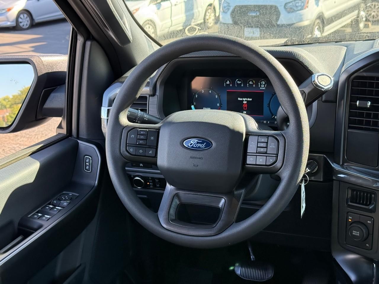 Ford F-150 Vehicle Full-screen Gallery Image 07