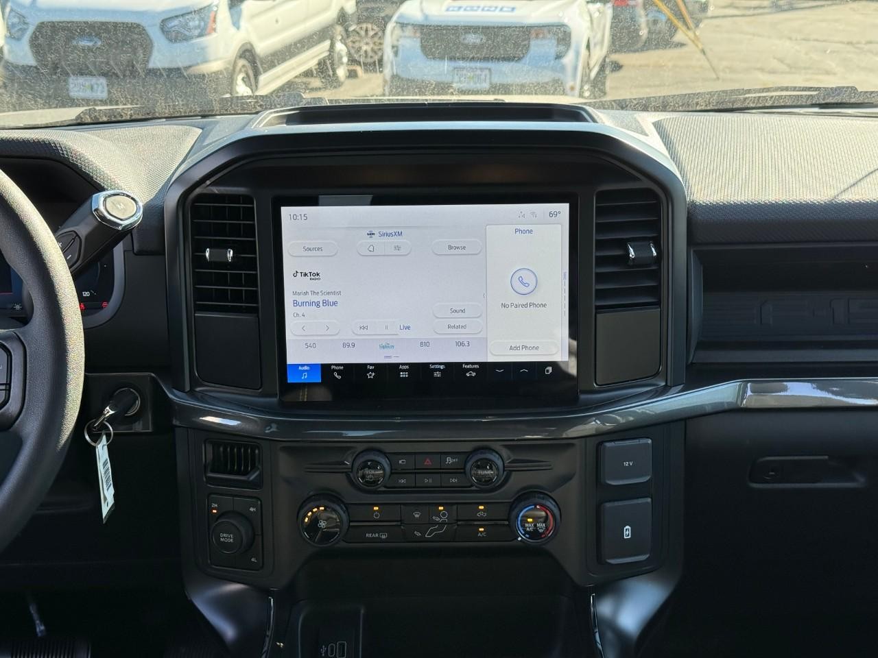 Ford F-150 Vehicle Full-screen Gallery Image 08