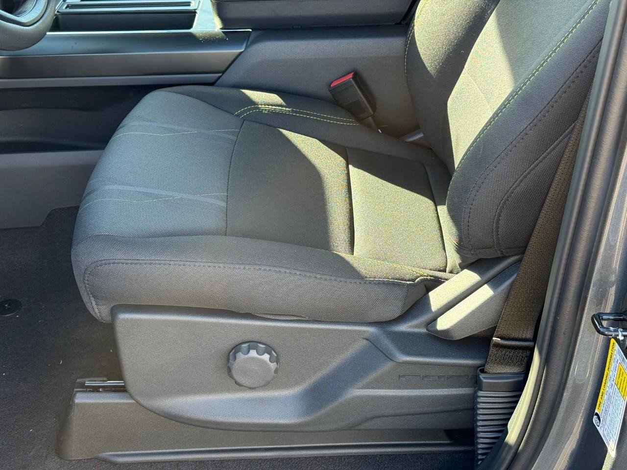 Ford F-150 Vehicle Full-screen Gallery Image 11