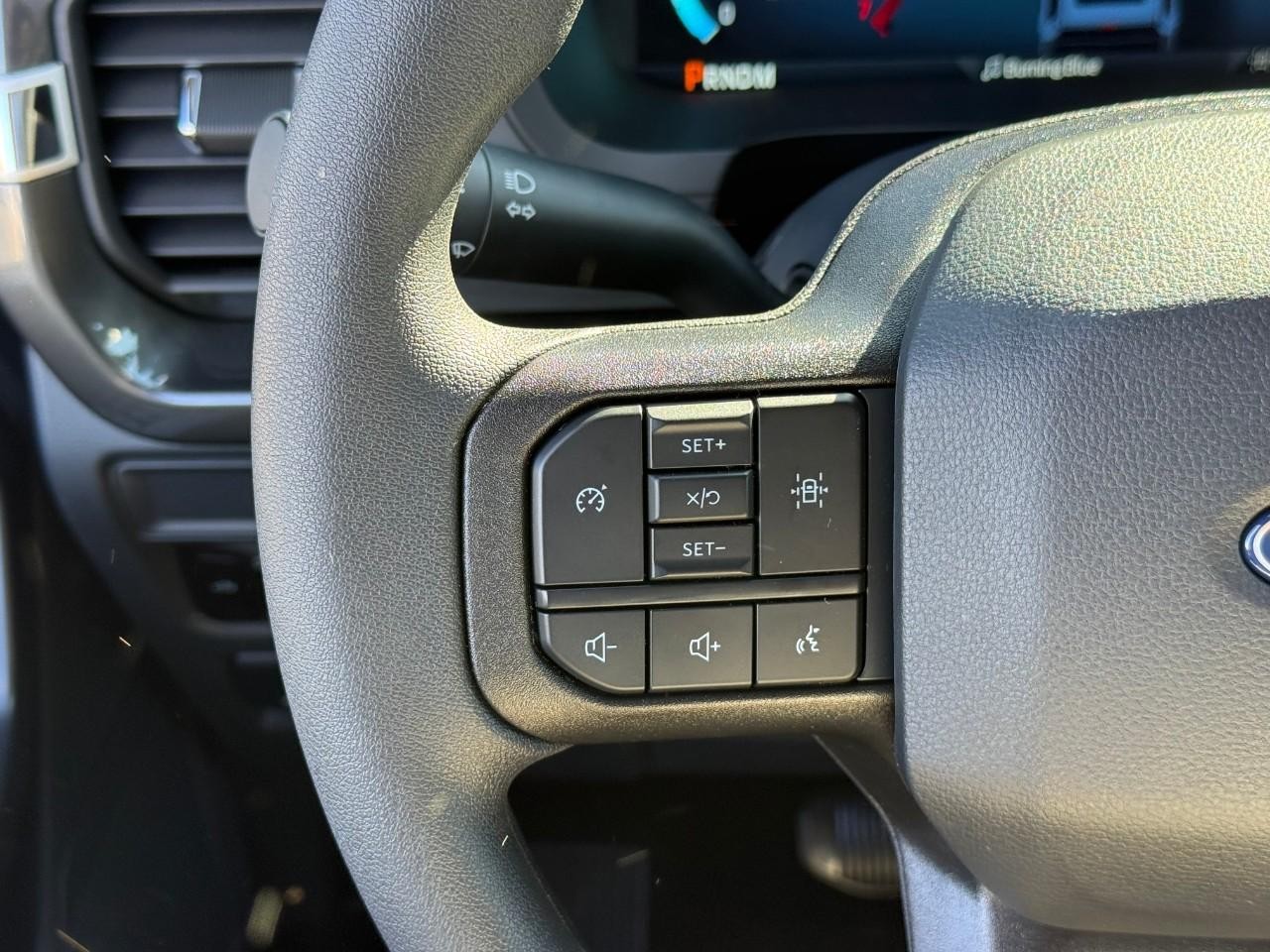 Ford F-150 Vehicle Full-screen Gallery Image 12