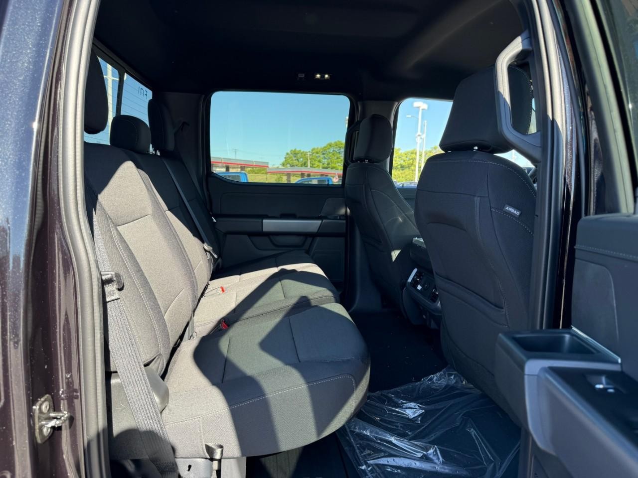 Ford F-150 Vehicle Full-screen Gallery Image 05