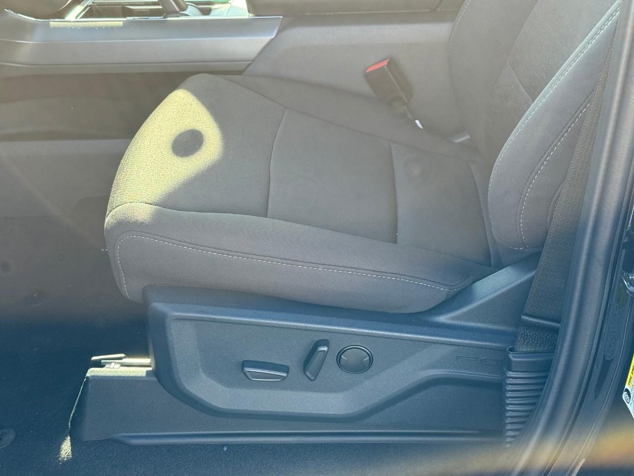 Ford F-150 Vehicle Full-screen Gallery Image 11