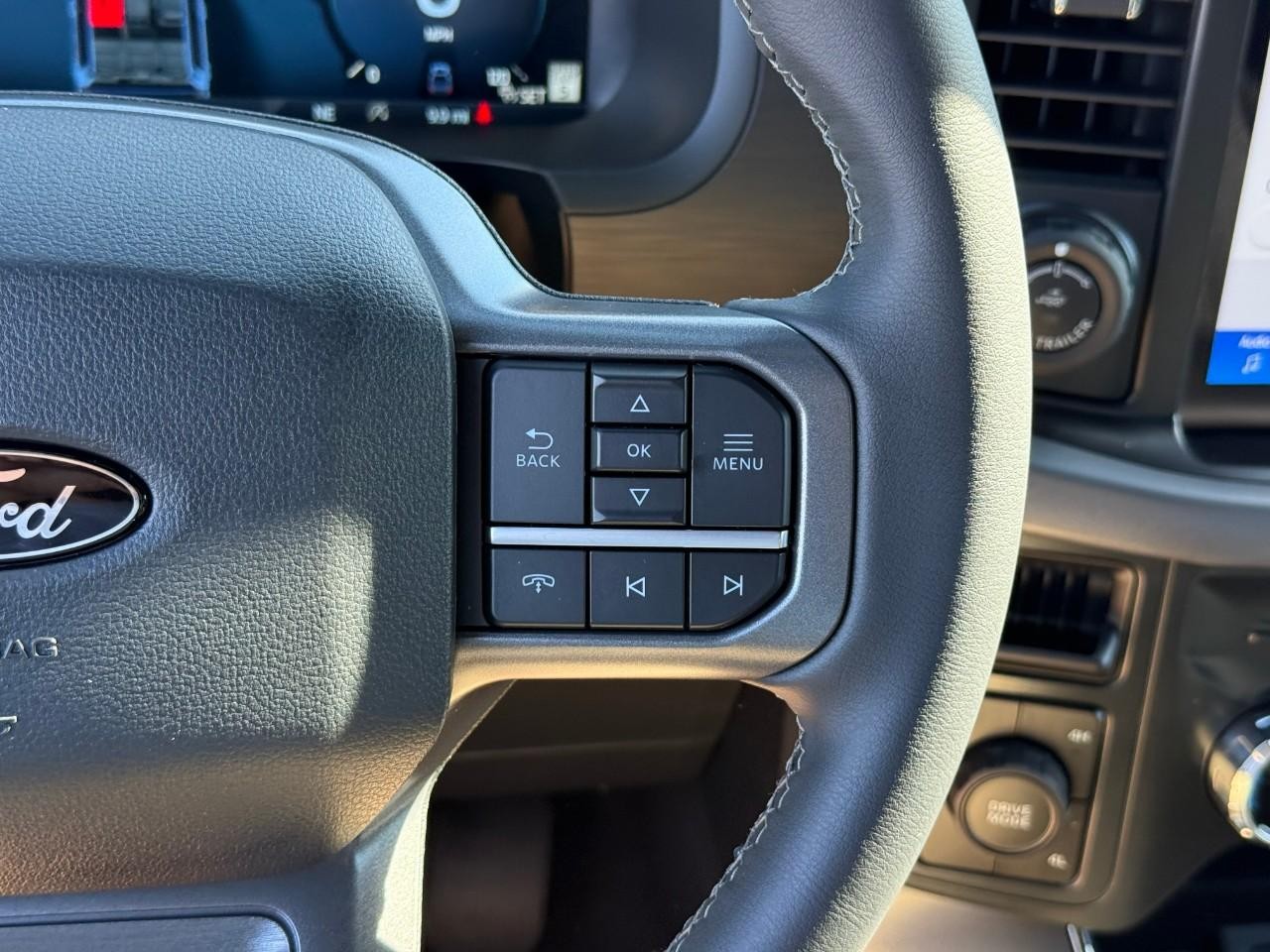 Ford F-150 Vehicle Full-screen Gallery Image 14