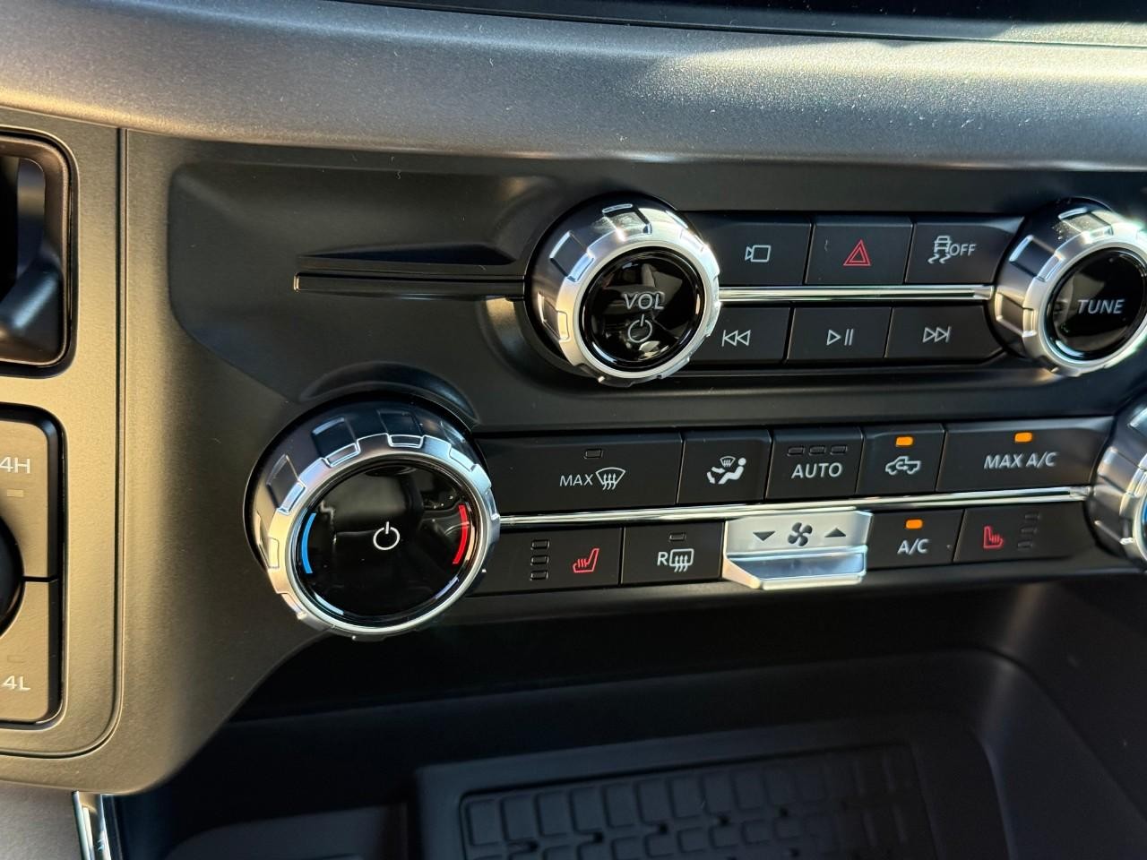 Ford F-150 Vehicle Full-screen Gallery Image 16