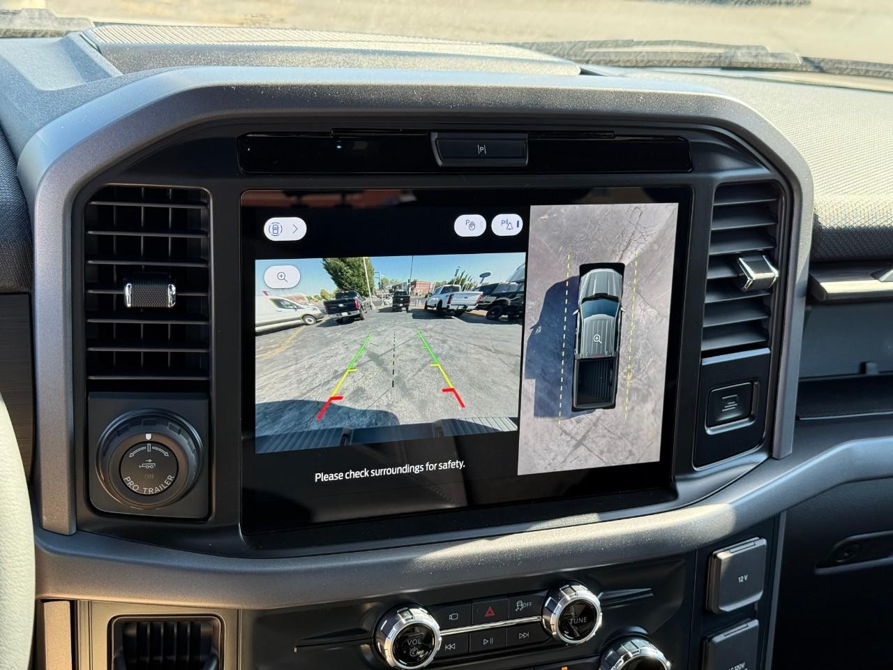 Ford F-150 Vehicle Full-screen Gallery Image 17