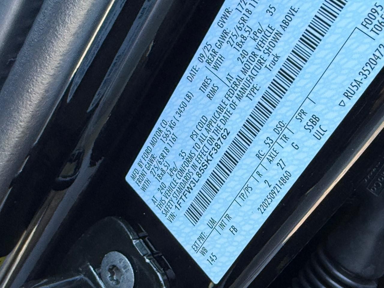 Ford F-150 Vehicle Full-screen Gallery Image 18