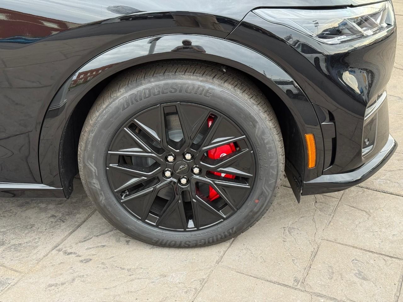 Ford Mustang Mach-E Vehicle Full-screen Gallery Image 03