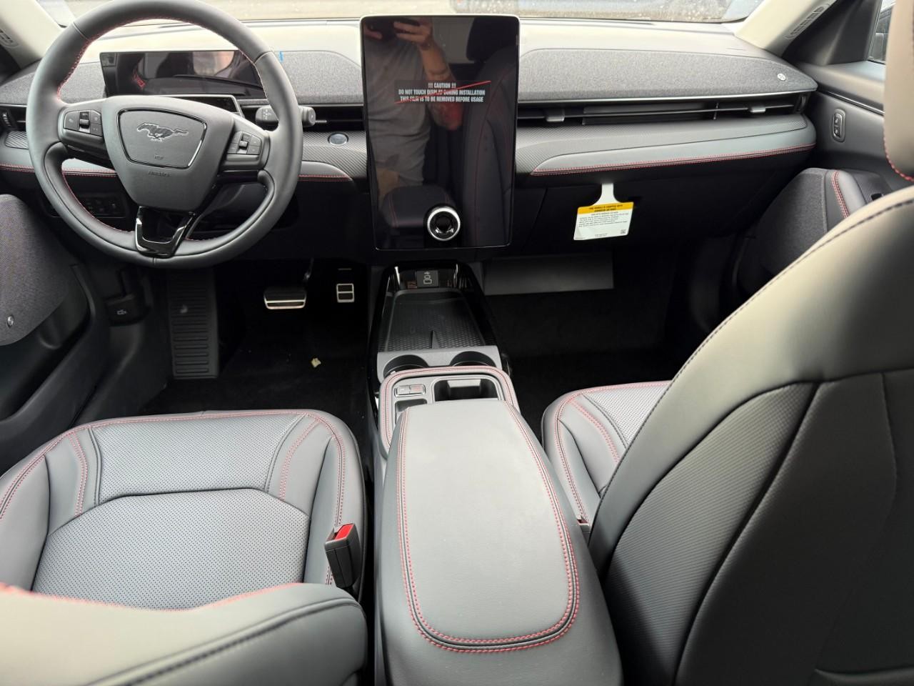 Ford Mustang Mach-E Vehicle Full-screen Gallery Image 05