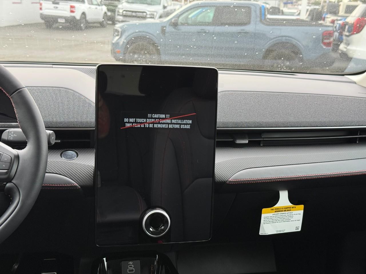 Ford Mustang Mach-E Vehicle Full-screen Gallery Image 07