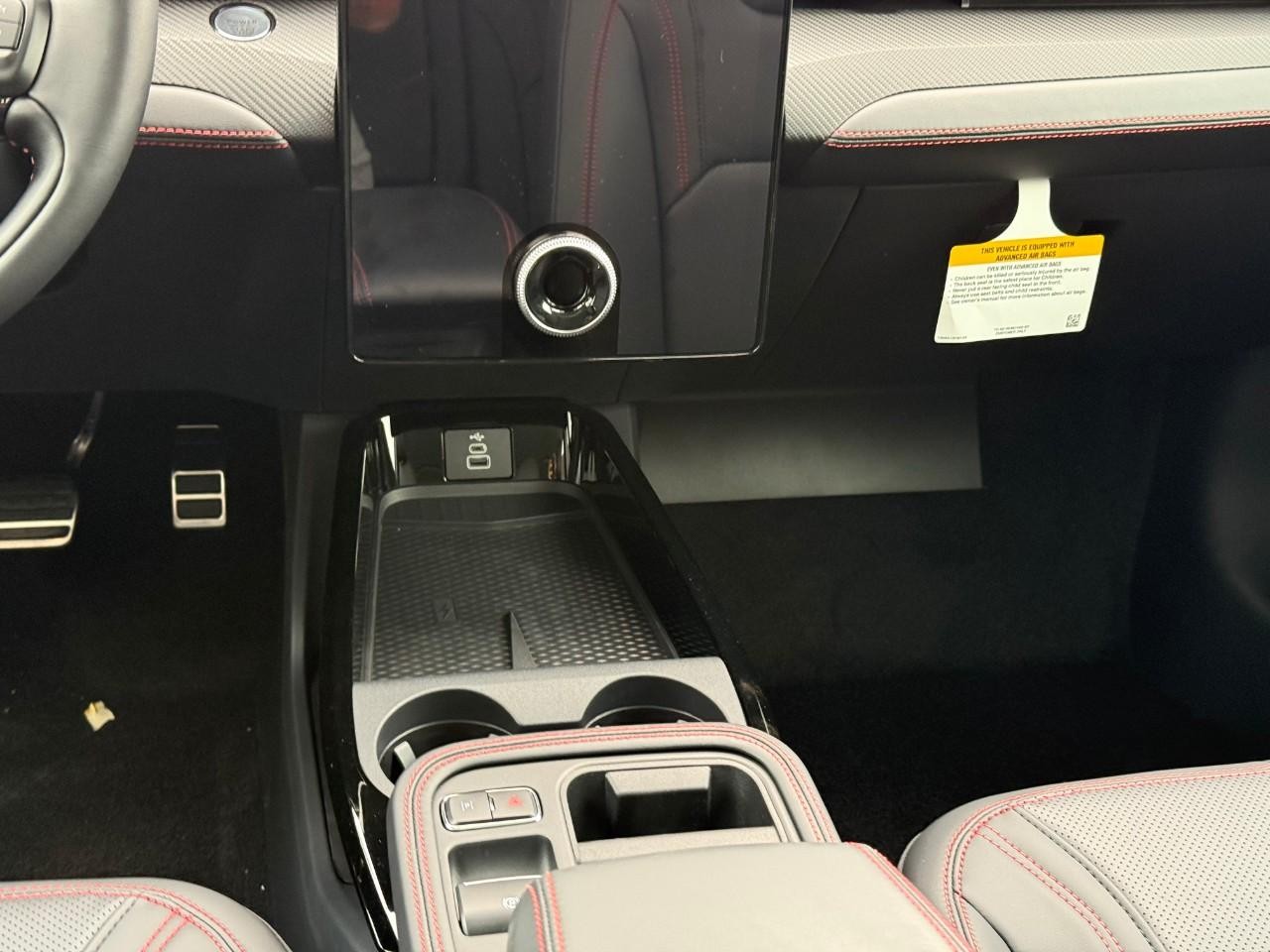 Ford Mustang Mach-E Vehicle Full-screen Gallery Image 08