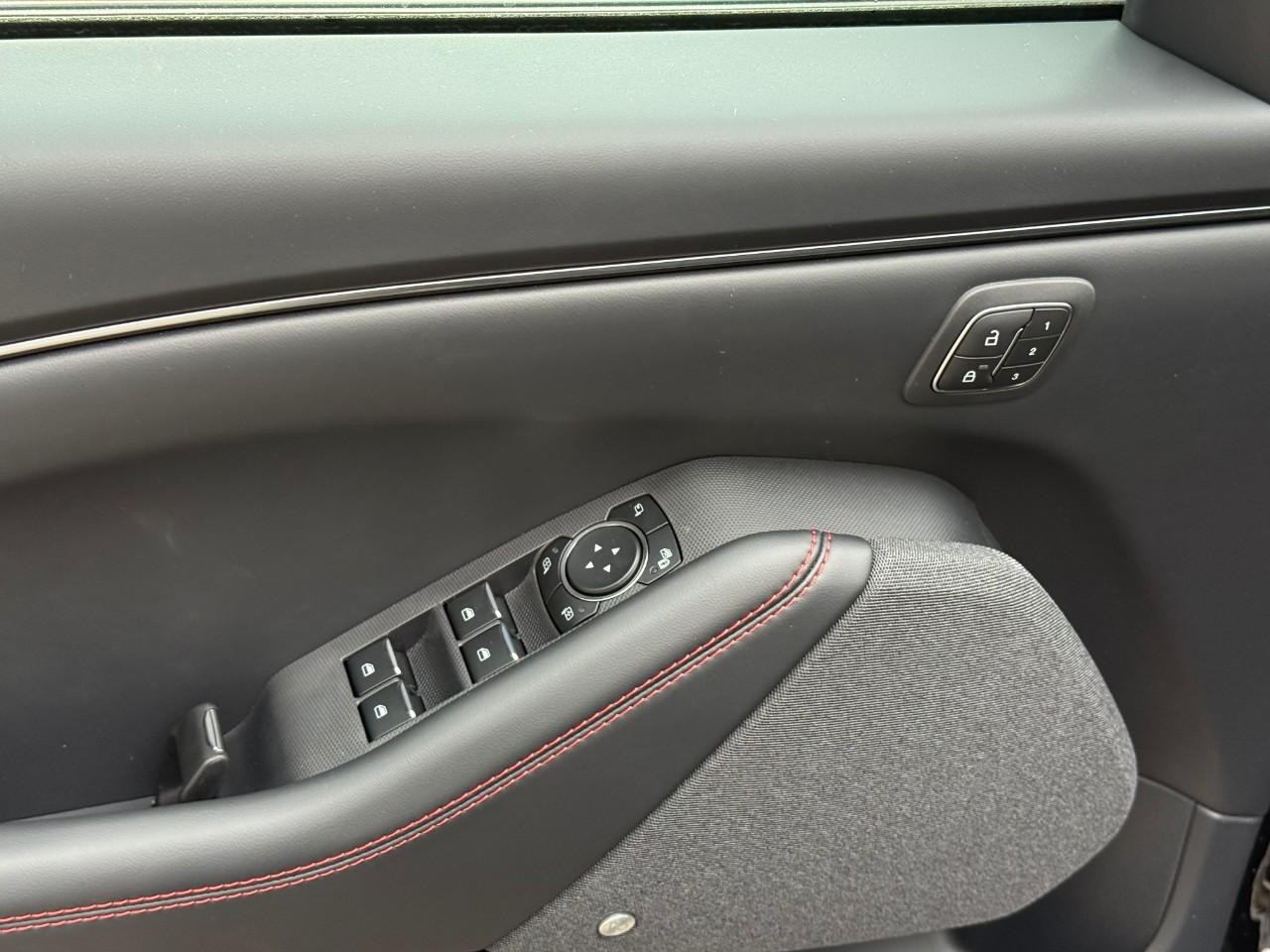 Ford Mustang Mach-E Vehicle Full-screen Gallery Image 09