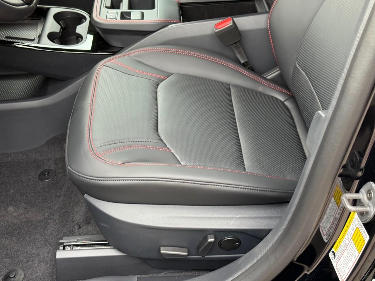 Ford Mustang Mach-E Vehicle Full-screen Gallery Image 12