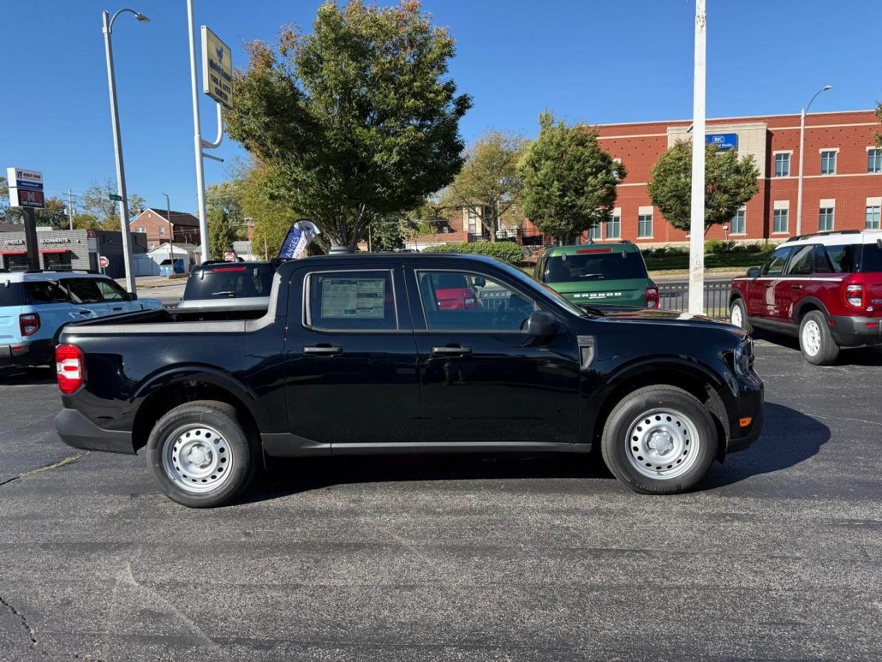 Ford Maverick Vehicle Full-screen Gallery Image 02
