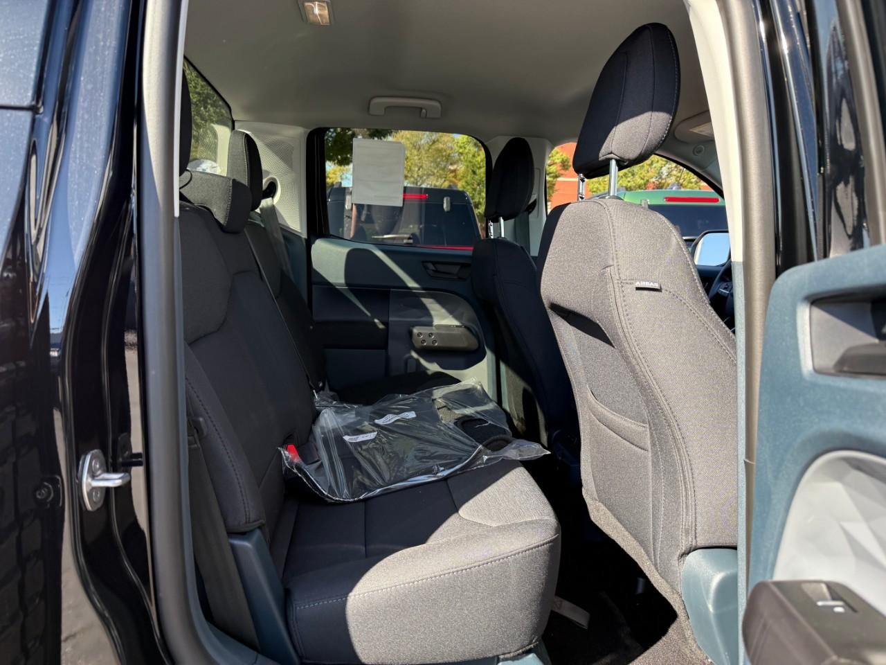 Ford Maverick Vehicle Full-screen Gallery Image 05