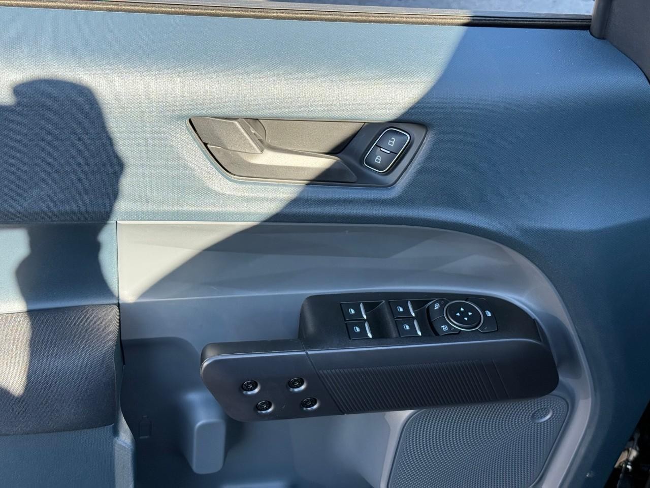 Ford Maverick Vehicle Full-screen Gallery Image 10