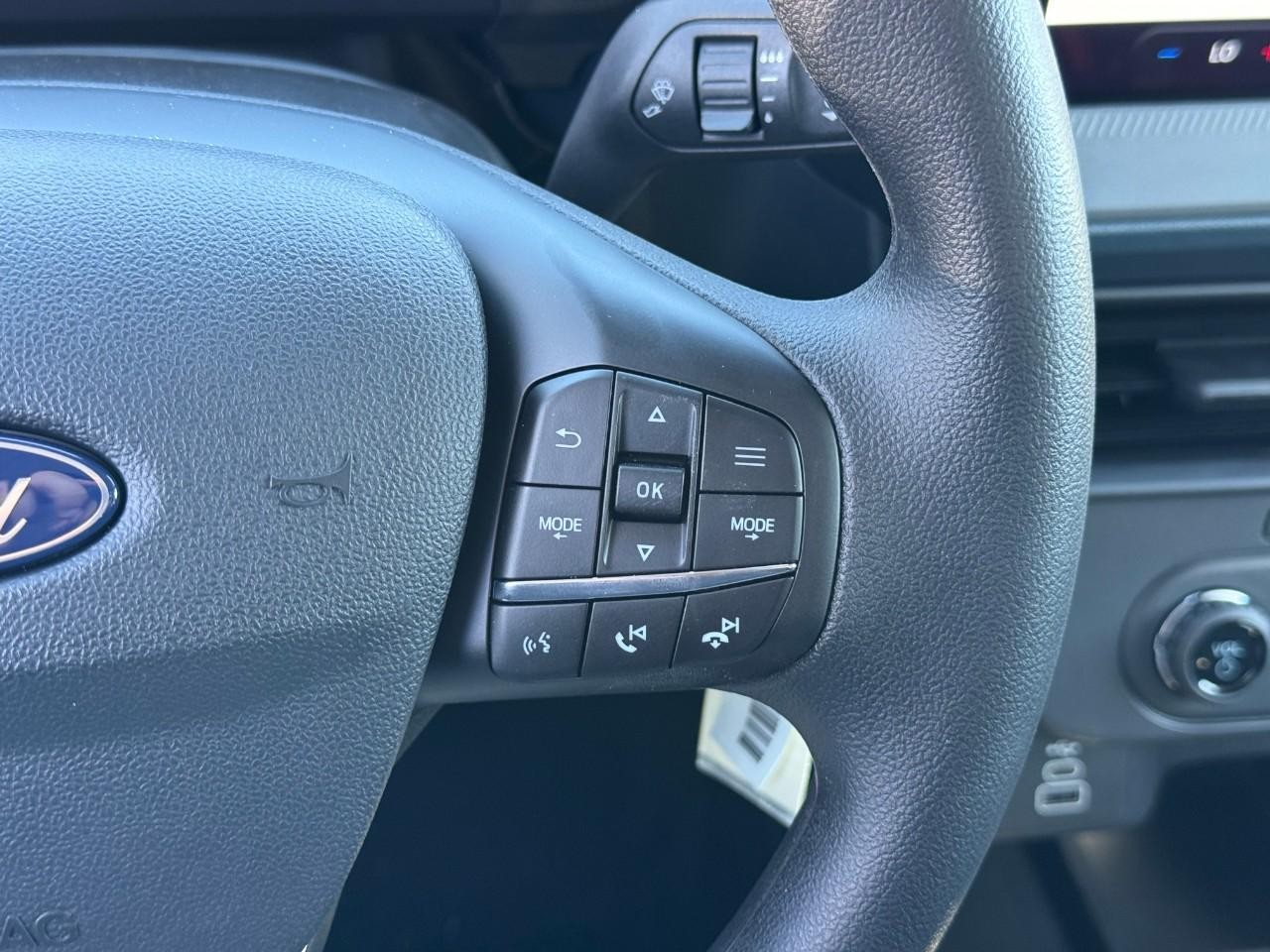 Ford Maverick Vehicle Full-screen Gallery Image 14