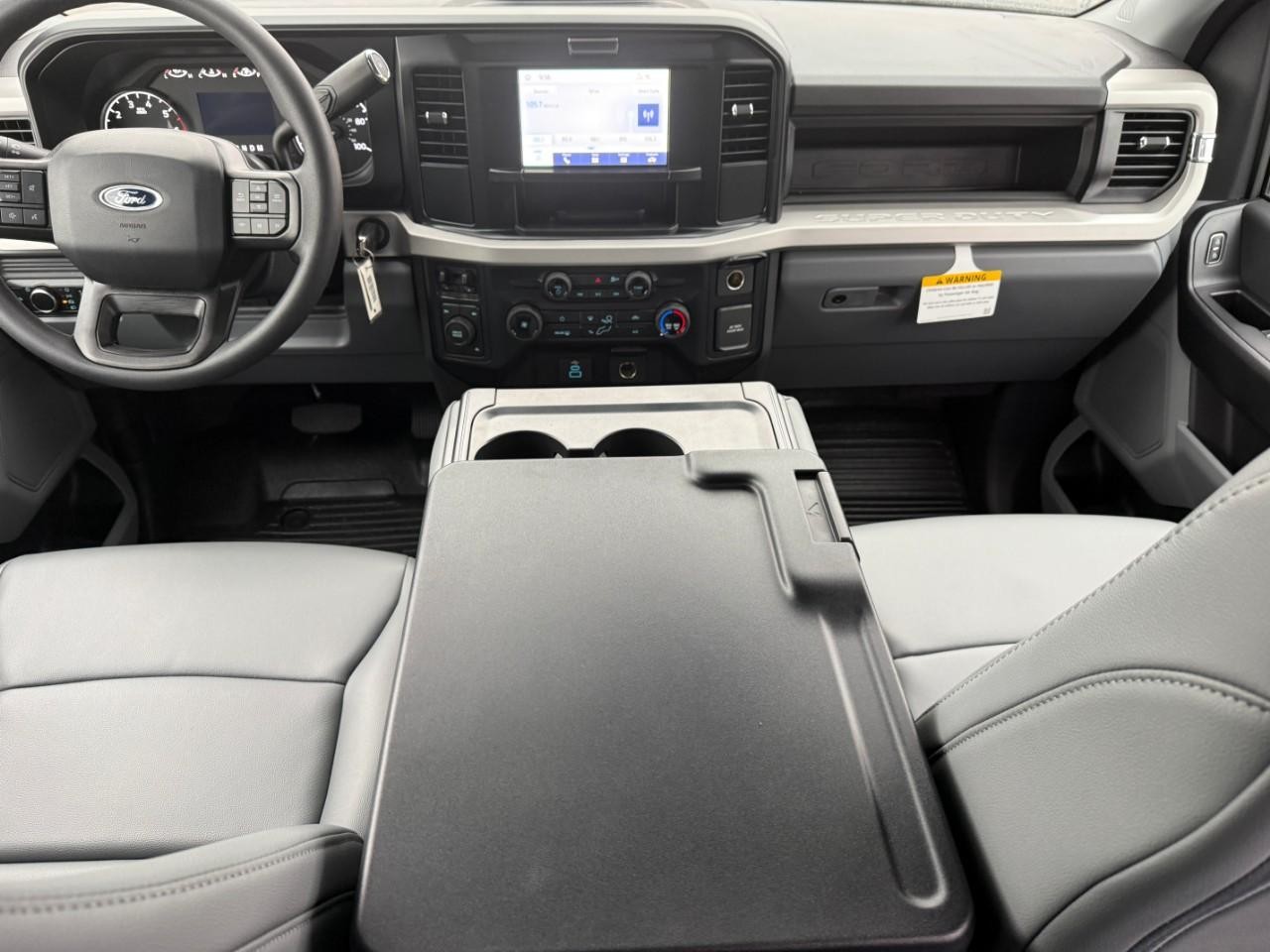 Ford Super Duty F-250 SRW Vehicle Full-screen Gallery Image 07