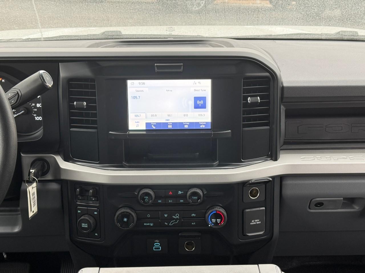 Ford Super Duty F-250 SRW Vehicle Full-screen Gallery Image 09