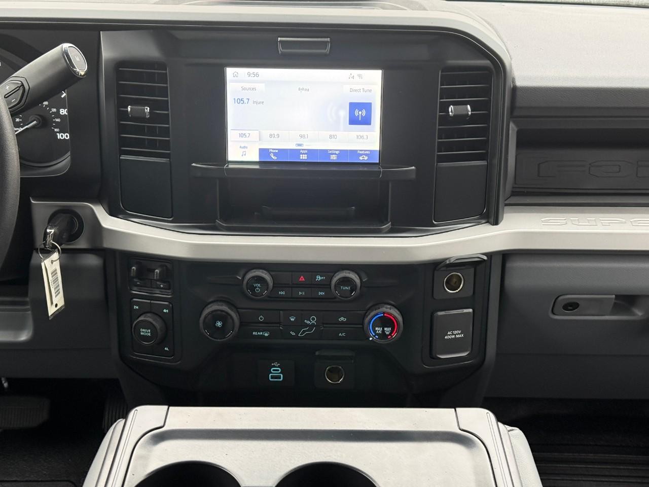 Ford Super Duty F-250 SRW Vehicle Full-screen Gallery Image 10