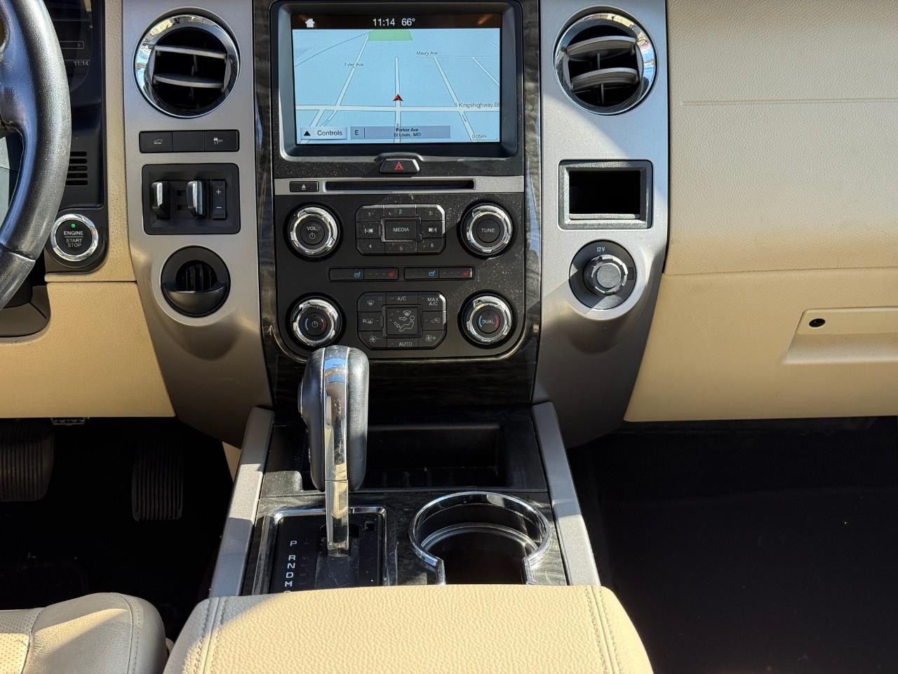 Ford Expedition EL Vehicle Full-screen Gallery Image 10