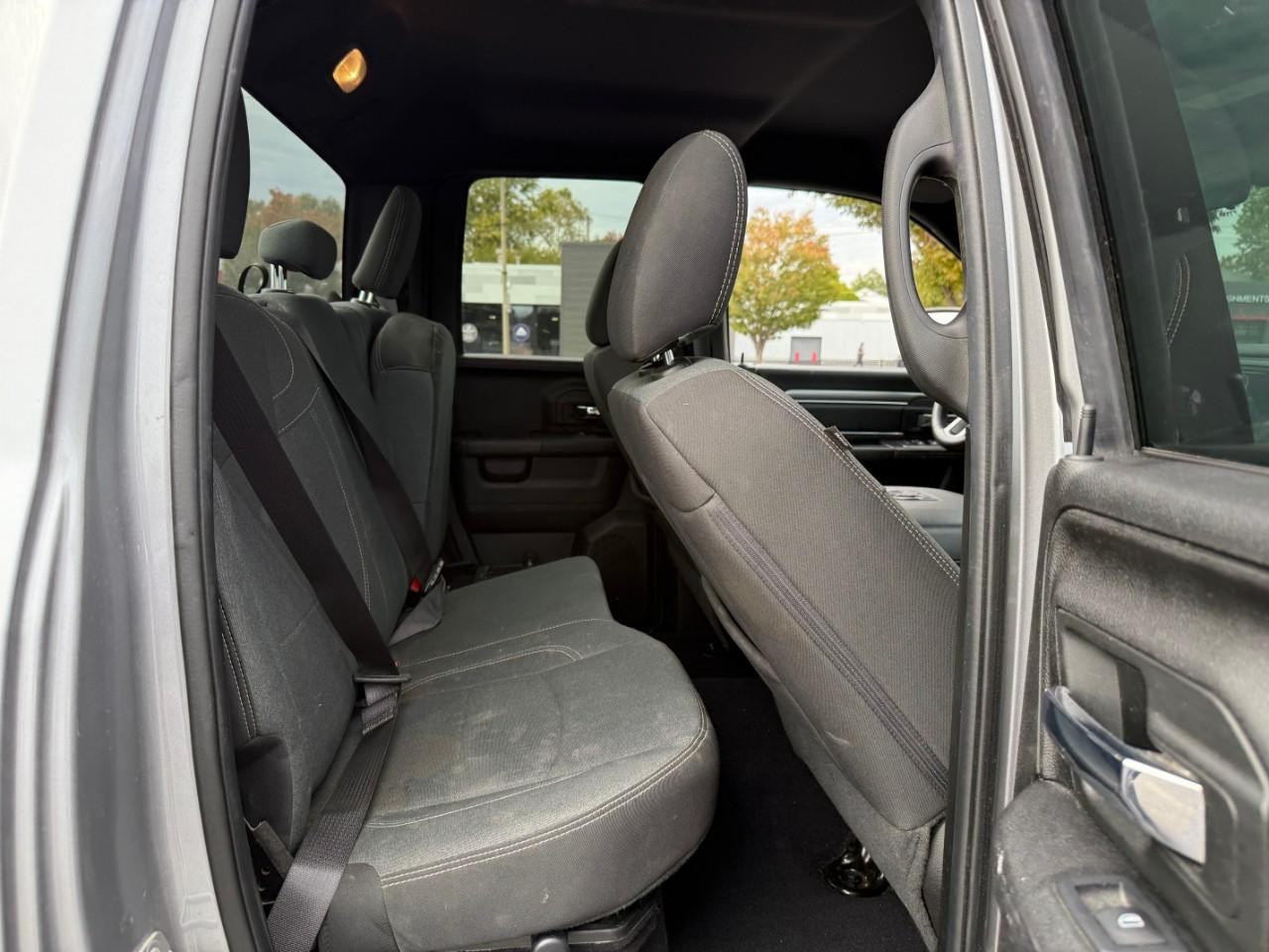 Ram 1500 Classic Vehicle Full-screen Gallery Image 05